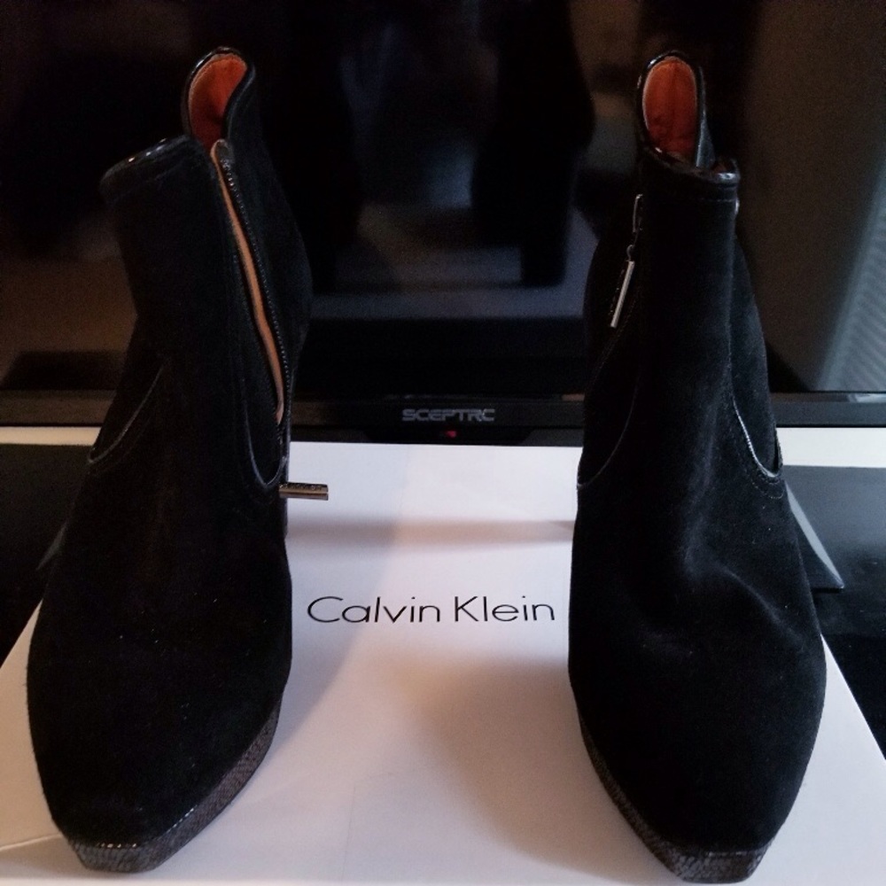 Gorgeous Calvin Klein Suede Booties